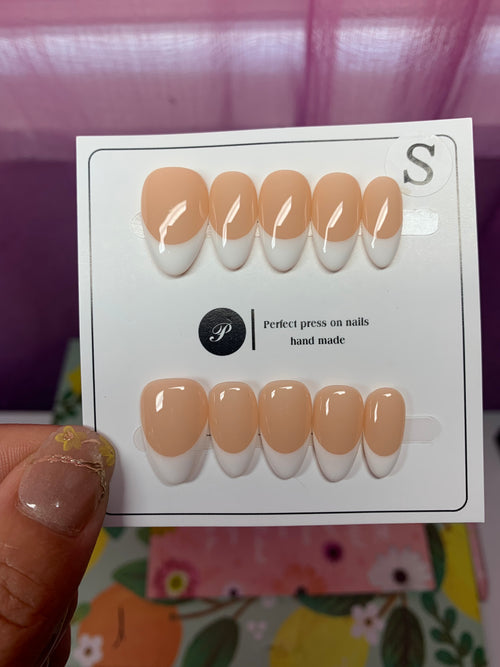 Short almond French