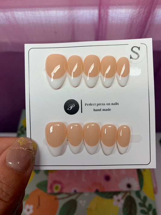 Short almond French