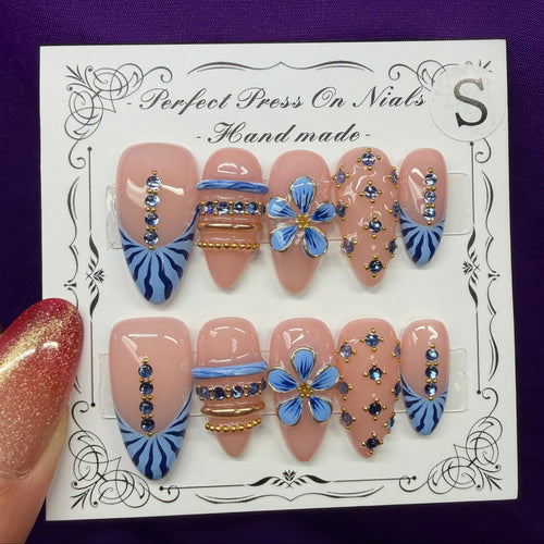3D blue diamonds